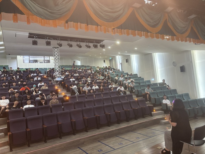 114-1新生適應與愛情學分 青春配方-我的大學生活 高EQ的人際關係練習曲圖片