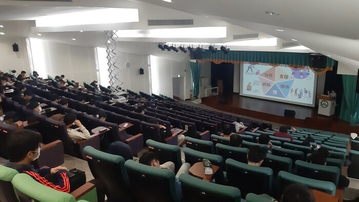 111-2 有些傷痕像場大火─談人際關係與燒不盡的霸凌野火圖片
