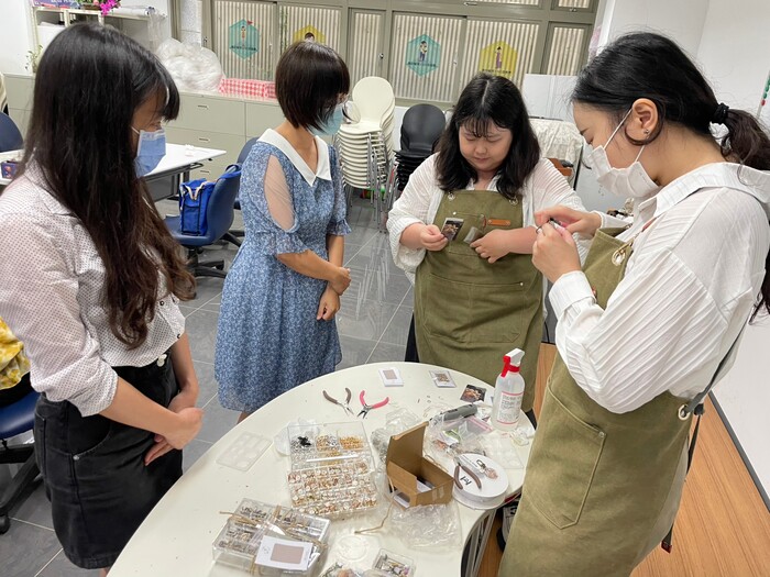 111-2 手工乾燥花小吊飾鑰匙圈工作坊圖片