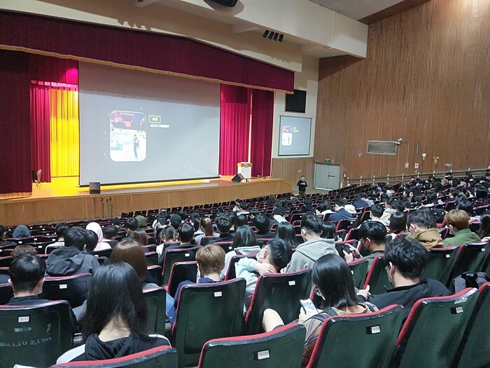 111-2 你今天迷因了嗎？談網路成癮對身心健康之影響圖片