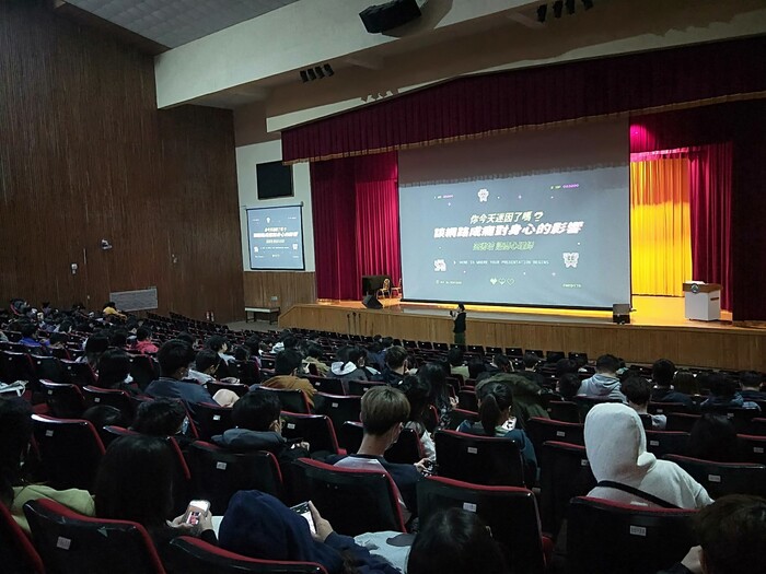 111-2 你今天迷因了嗎？談網路成癮對身心健康之影響圖片