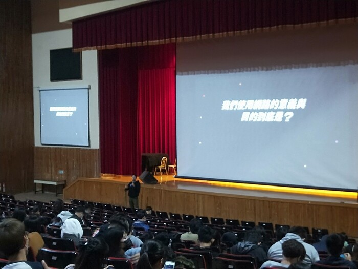 111-2 你今天迷因了嗎？談網路成癮對身心健康之影響圖片